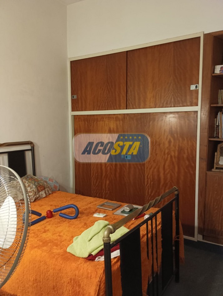 NUEVO PRECIO!!! CASA EN BARRIO NAON DE 5 AMB. SOBRE AV. E. CASTRO 