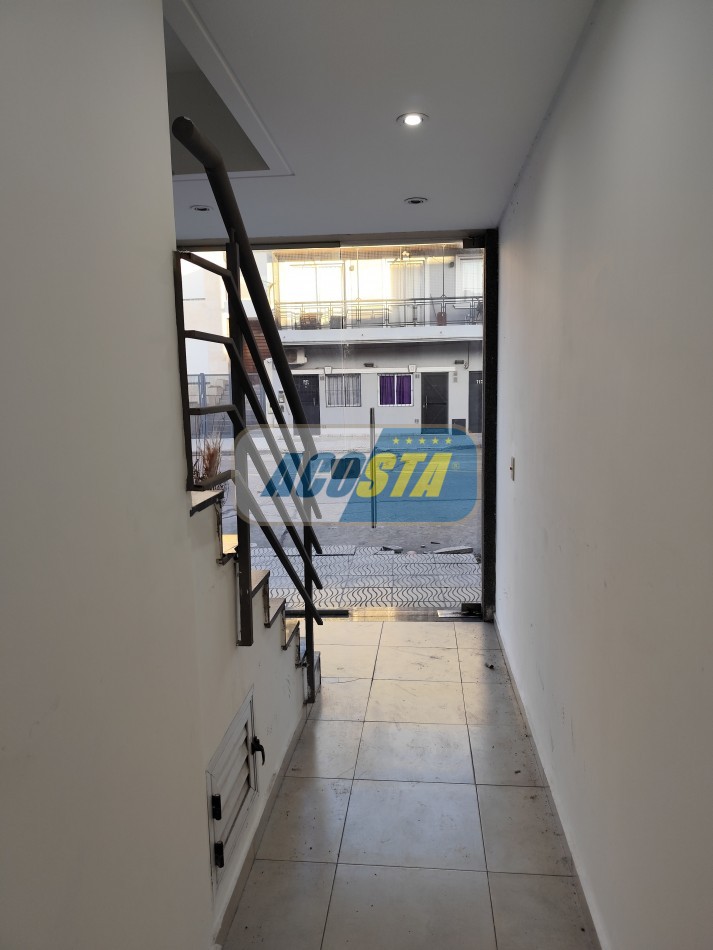 ALQUILER MONOAMBIENTE CON COCHERA Y PATIO, BARRIO NAON