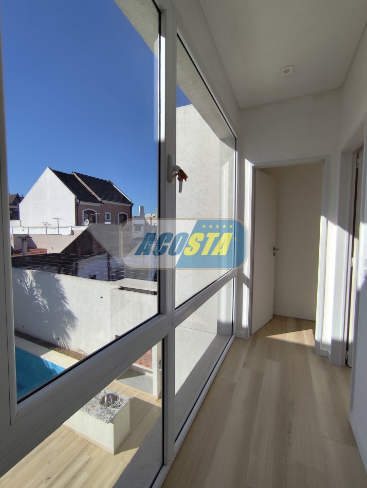 CASA 5 AMBIENTES A ESTRENAR CON JARDIN Y PISCINA, BARRIO NAON, UNICA!!
