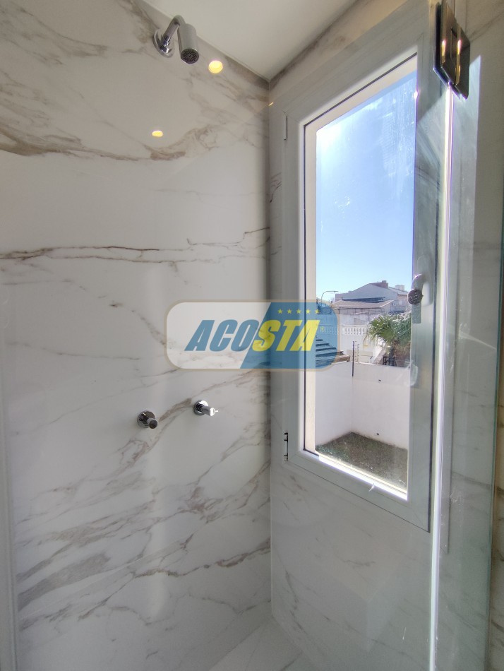 CASA 5 AMBIENTES A ESTRENAR CON JARDIN Y PISCINA, BARRIO NAON, UNICA!!