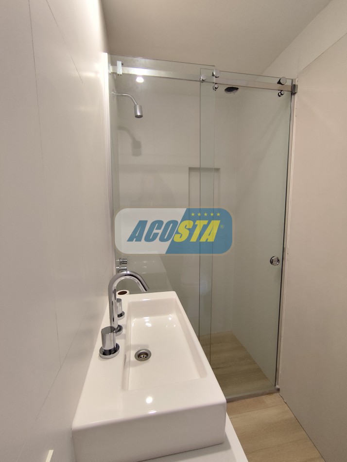 CASA 5 AMBIENTES A ESTRENAR CON JARDIN Y PISCINA, BARRIO NAON, UNICA!!