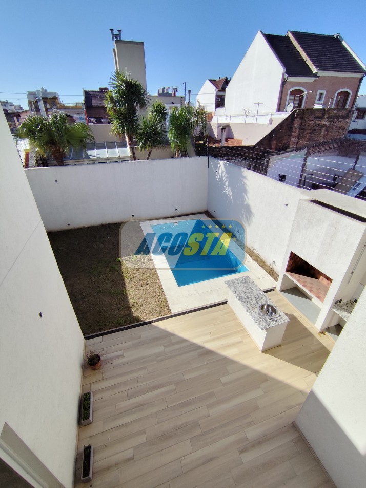 CASA 5 AMBIENTES A ESTRENAR CON JARDIN Y PISCINA, BARRIO NAON, UNICA!!