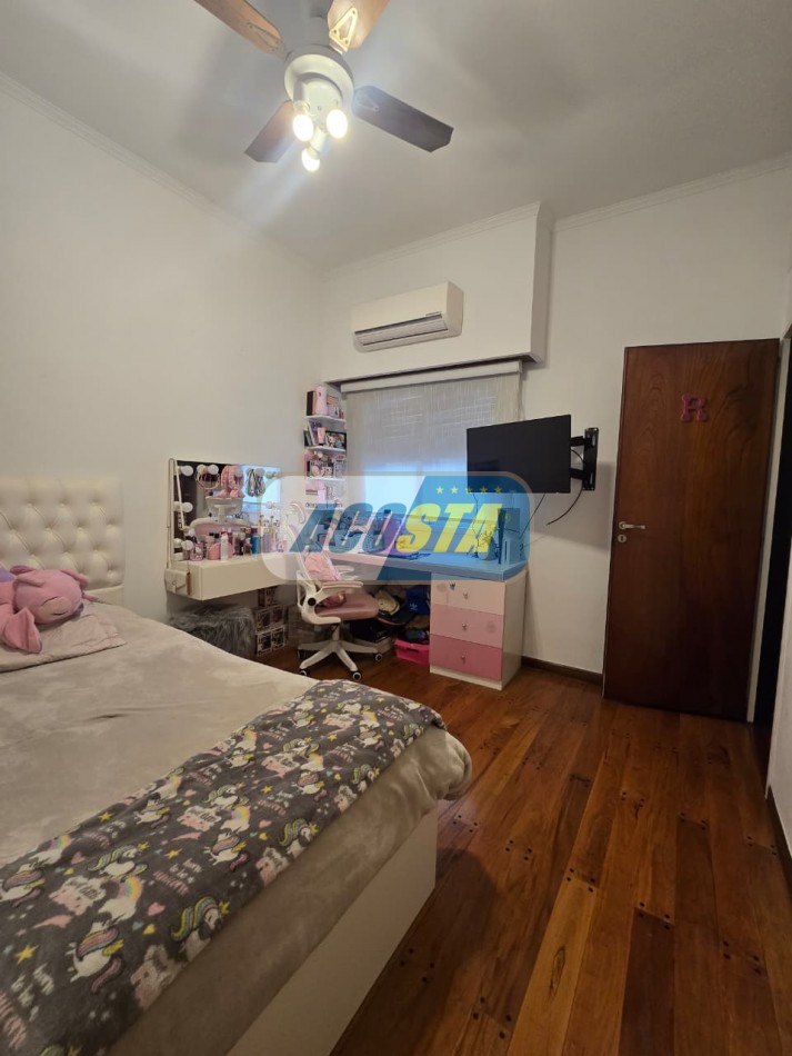 EXCELENTE CASA DE 4 AMBIENTES EX-MUNICIPAL
