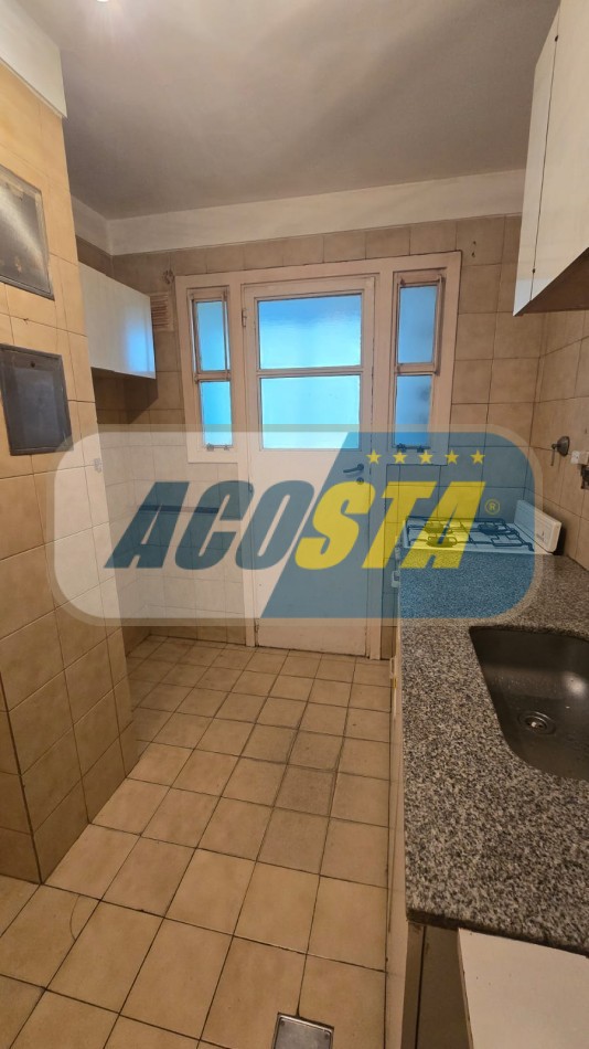 DEPARTAMENTO DE 3 AMBIENTES CON BALCON Y COCHERA