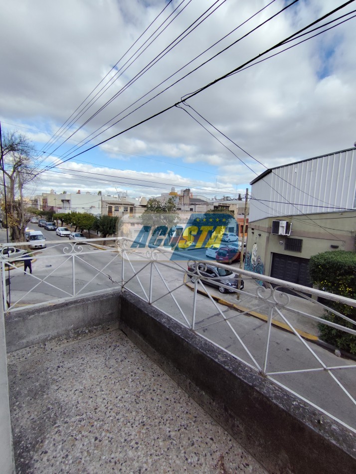 DEPARTAMENTO 2 AMBIENTES CON TZA PROPIA,  A MTS. AV. PCIAS UNIDAS, OPORTUNIDAD!