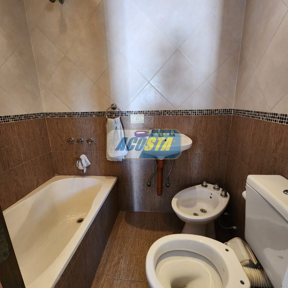 TIPO CASA AL FRENTE 