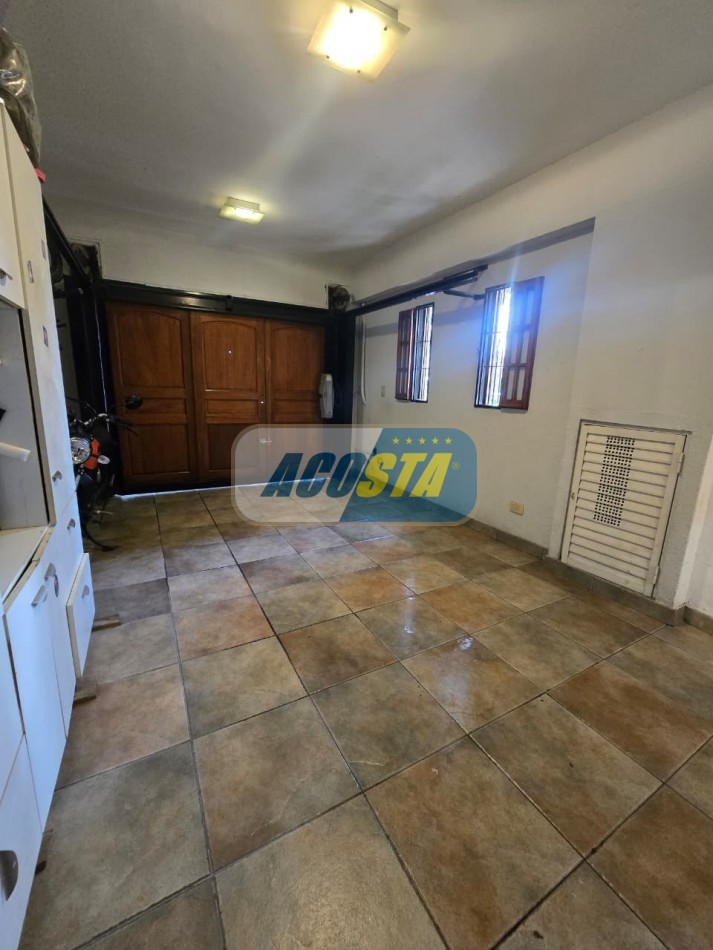 EXCELENTE CASA DE 4 AMBIENTES EX-MUNICIPAL