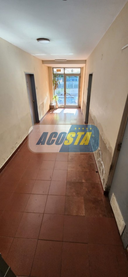 DEPARTAMENTO 2 AMBIENTES, A MTS DE AV. RIVADAVIA, OPORTUNIDAD!
