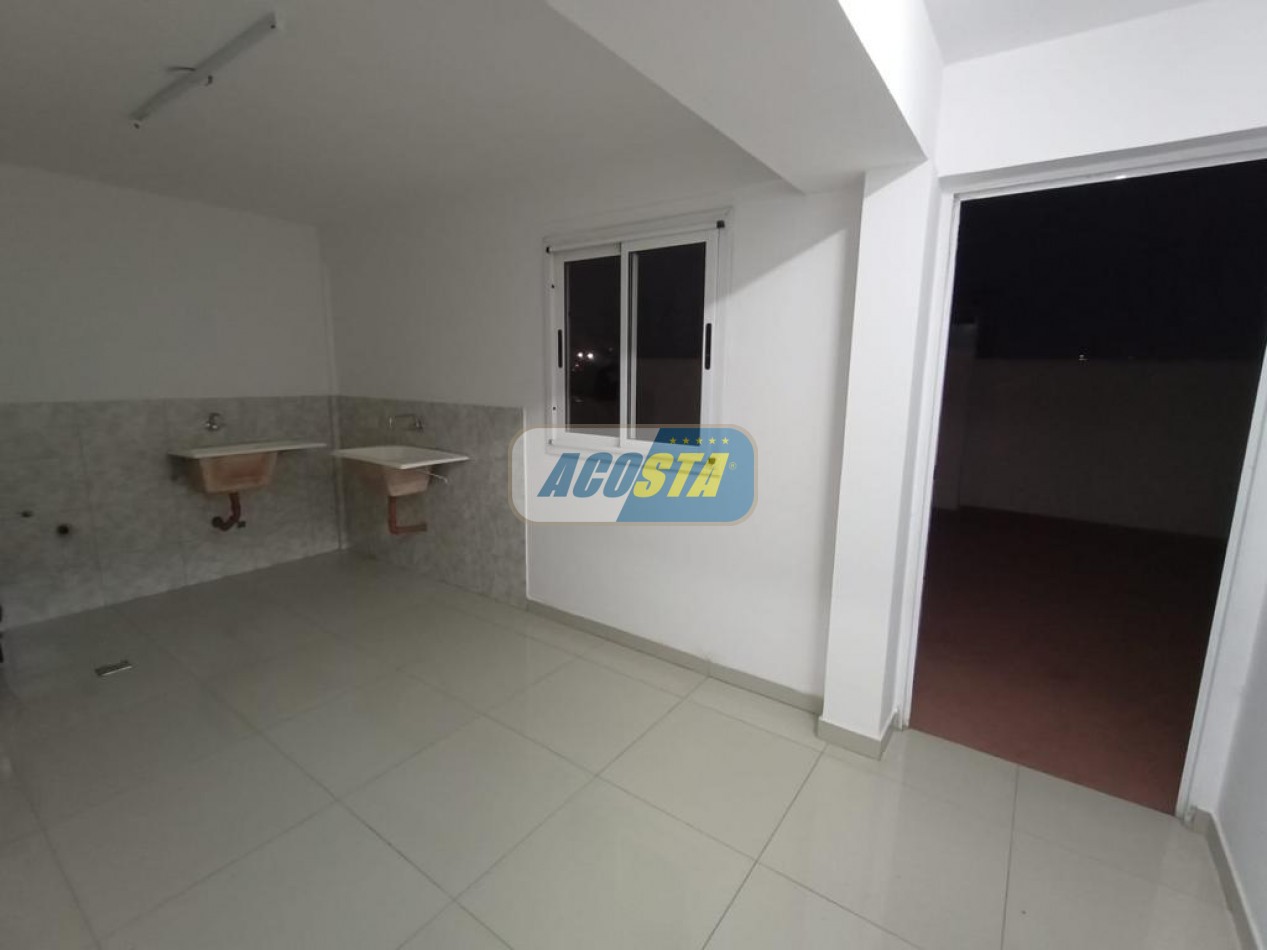 DEPARTAMENTO 2 AMBIENTES  CON COCHERA EN EXCELENTE ESTADO