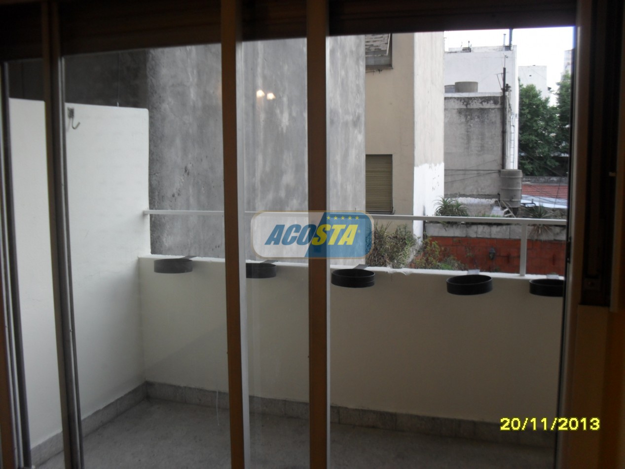 DEPARTAMENTO DE 2 AMB. AL CONTRA-FRENTE CON BALCON