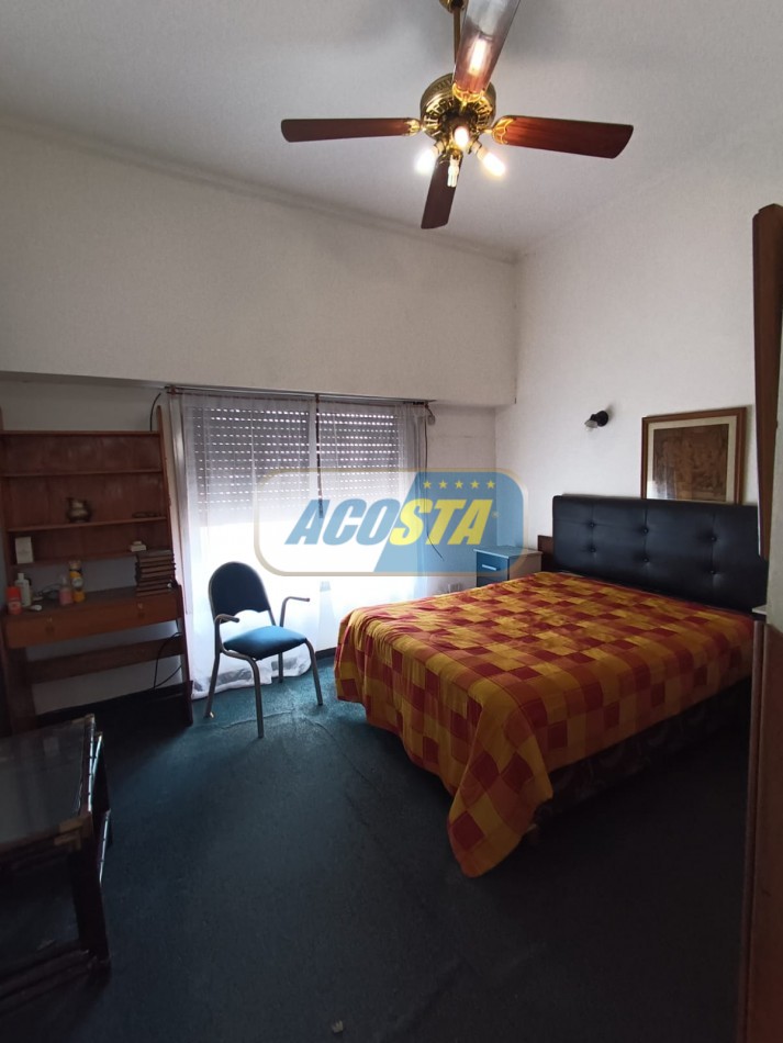 NUEVO PRECIO!!! CASA EN BARRIO NAON DE 5 AMB. SOBRE AV. E. CASTRO 