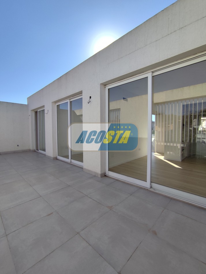 CASA 5 AMBIENTES A ESTRENAR CON JARDIN Y PISCINA, BARRIO NAON, UNICA!!