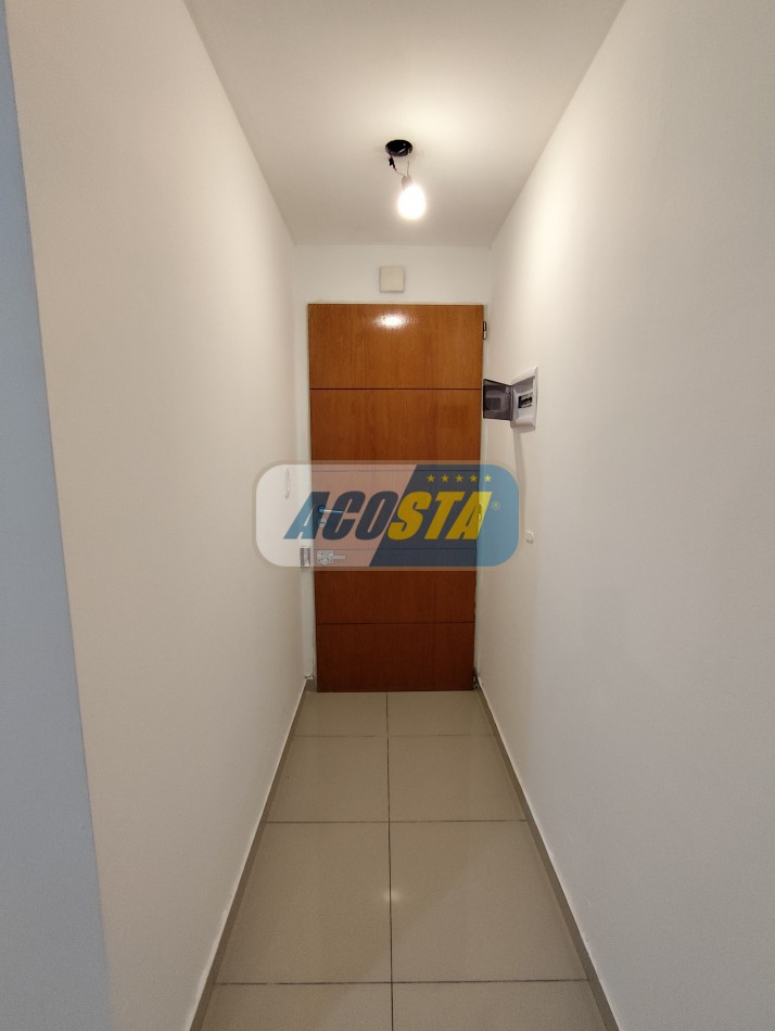 ALQUILER MONOAMBIENTE CON COCHERA Y PATIO, BARRIO NAON