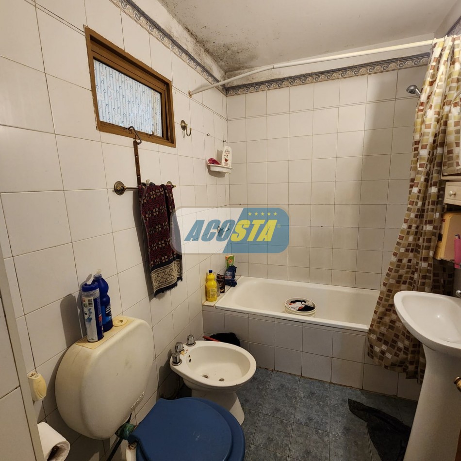 DEPARTAMENTO 2 AMBIENTES, A MTS DE AV. RIVADAVIA, OPORTUNIDAD!