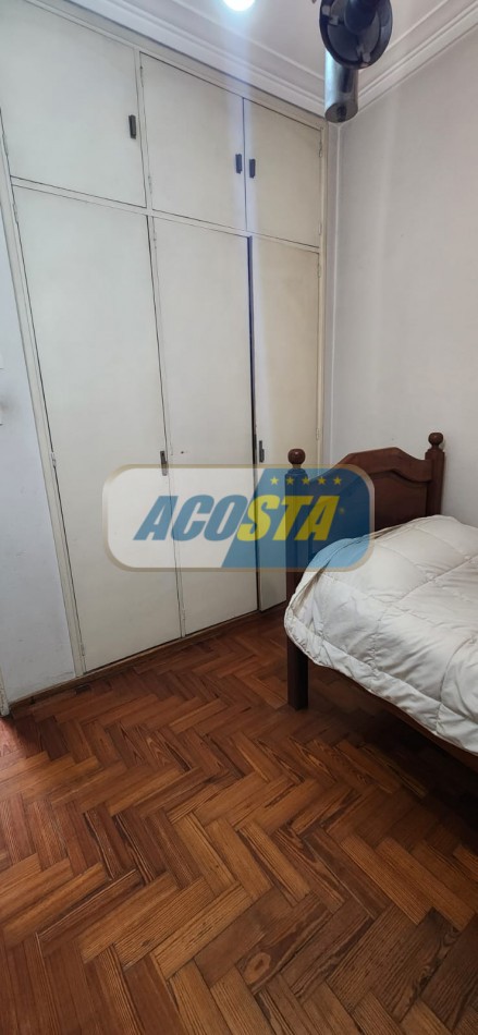 CASA 3 AMBIENTES EN BARRIO NAON, CON FONDO Y GARAGE