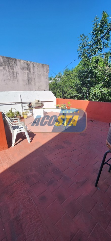 TIPO CASA DE 3 AMBIENTES AL FRENTE CON TERRAZA VENTA URGENTE, NUEVO VALOR!!!