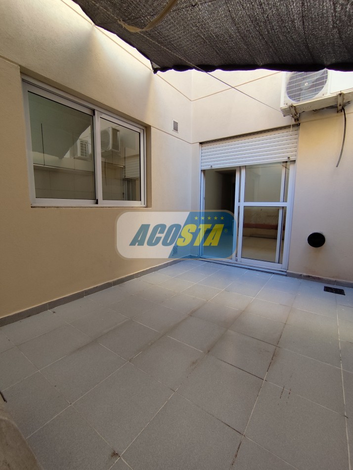 ALQUILER MONOAMBIENTE CON COCHERA Y PATIO, BARRIO NAON