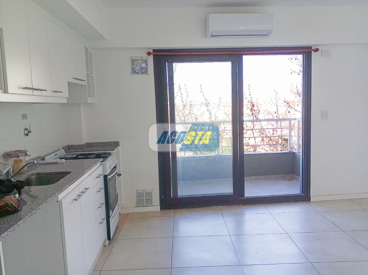 DEPARTAMENTO MONOAMBIENTE EN ALQUILER, AL FTE. AV ALBERDI