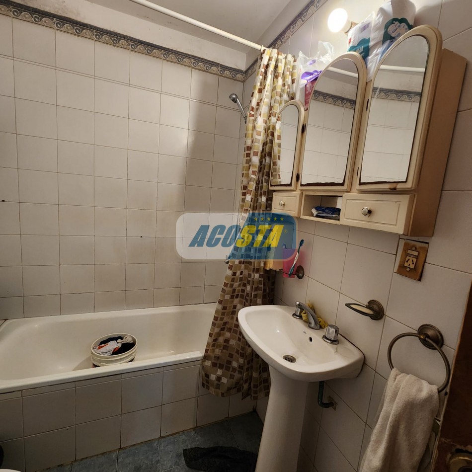 DEPARTAMENTO 2 AMBIENTES, A MTS DE AV. RIVADAVIA, OPORTUNIDAD!