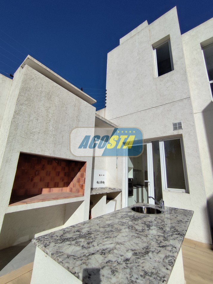 CASA 5 AMBIENTES A ESTRENAR CON JARDIN Y PISCINA, BARRIO NAON, UNICA!!