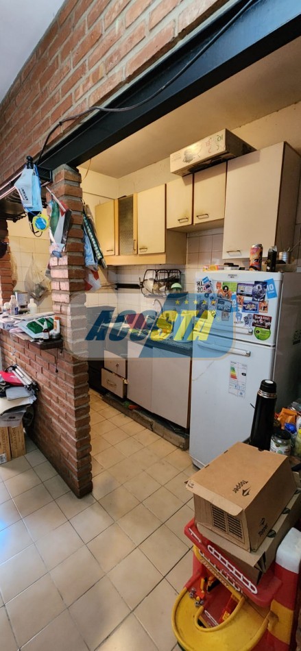 DEPARTAMENTO 2 AMBIENTES, A MTS DE AV. RIVADAVIA, OPORTUNIDAD!
