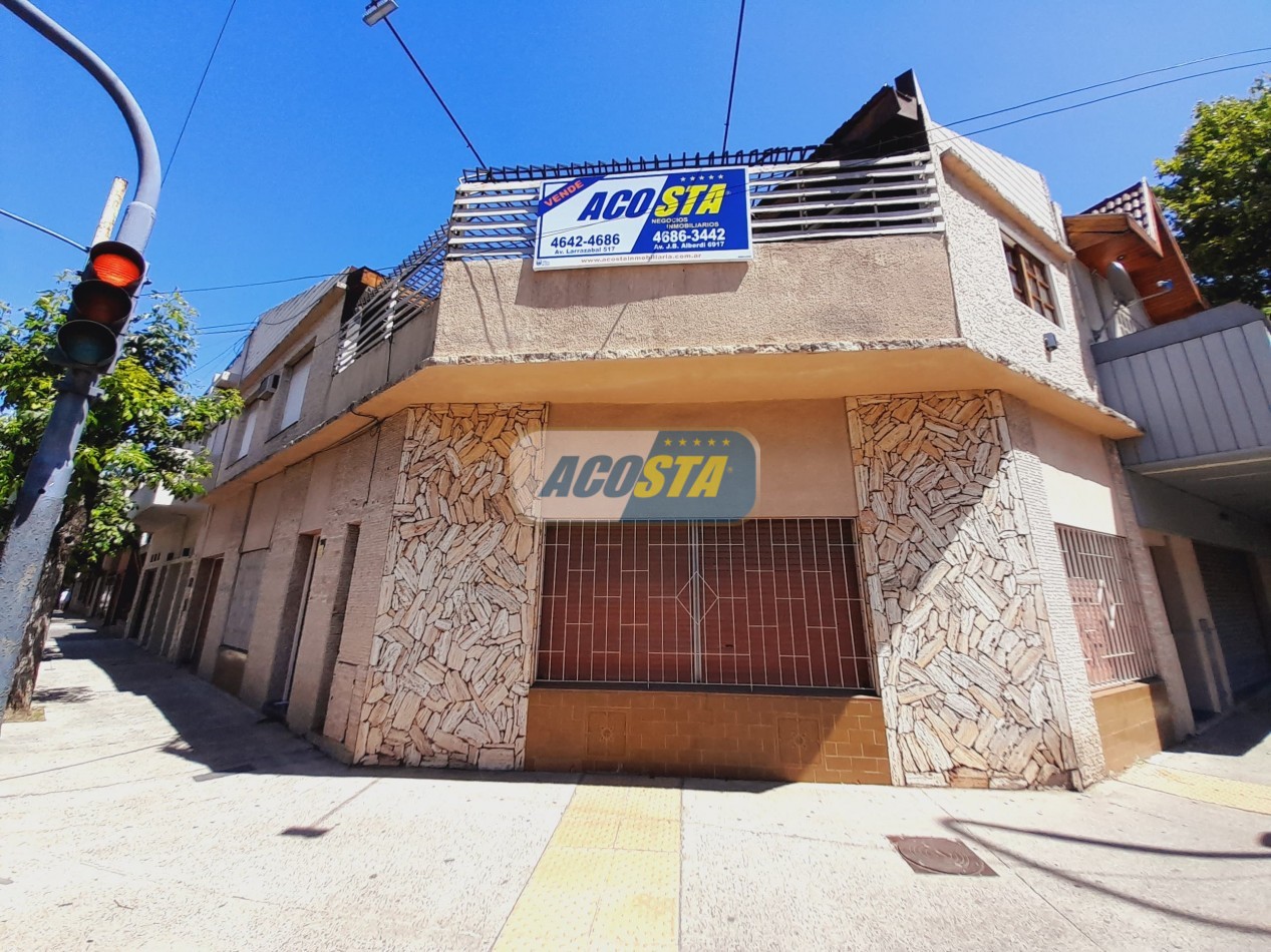 NUEVO PRECIO!!! CASA EN BARRIO NAON DE 5 AMB. SOBRE AV. E. CASTRO 