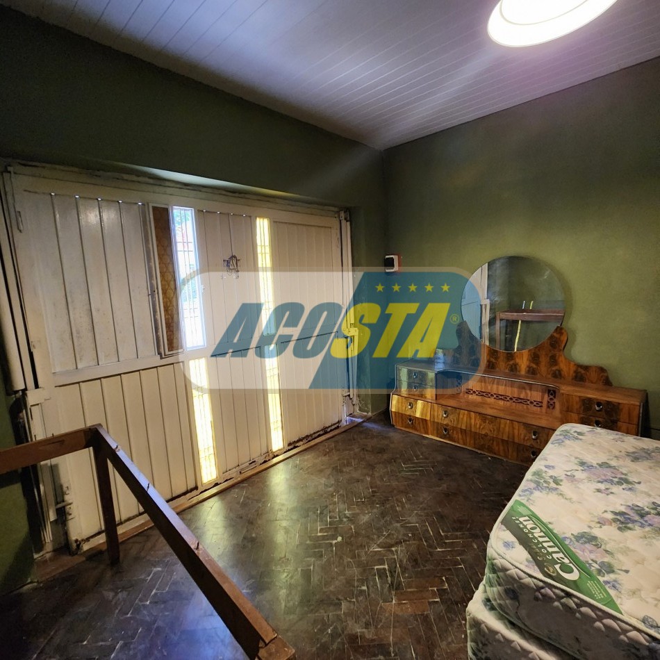 PH de 3 ambientes con patio y terraza.