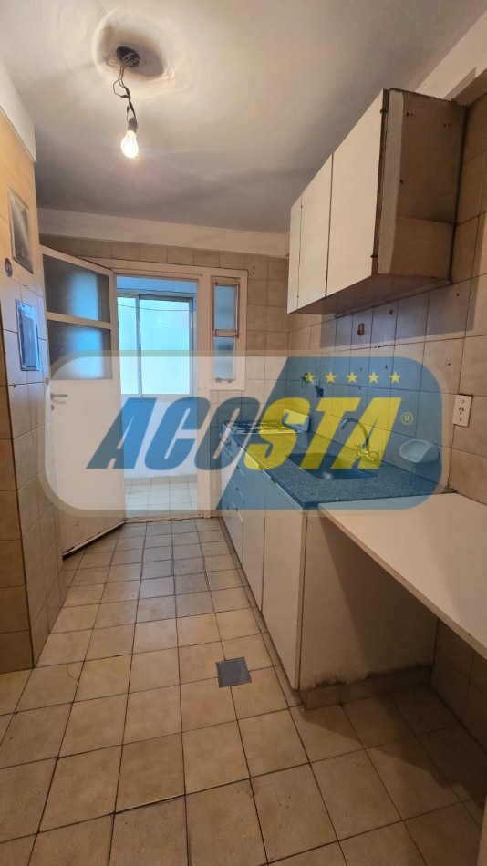 DEPARTAMENTO DE 3 AMBIENTES CON BALCON Y COCHERA