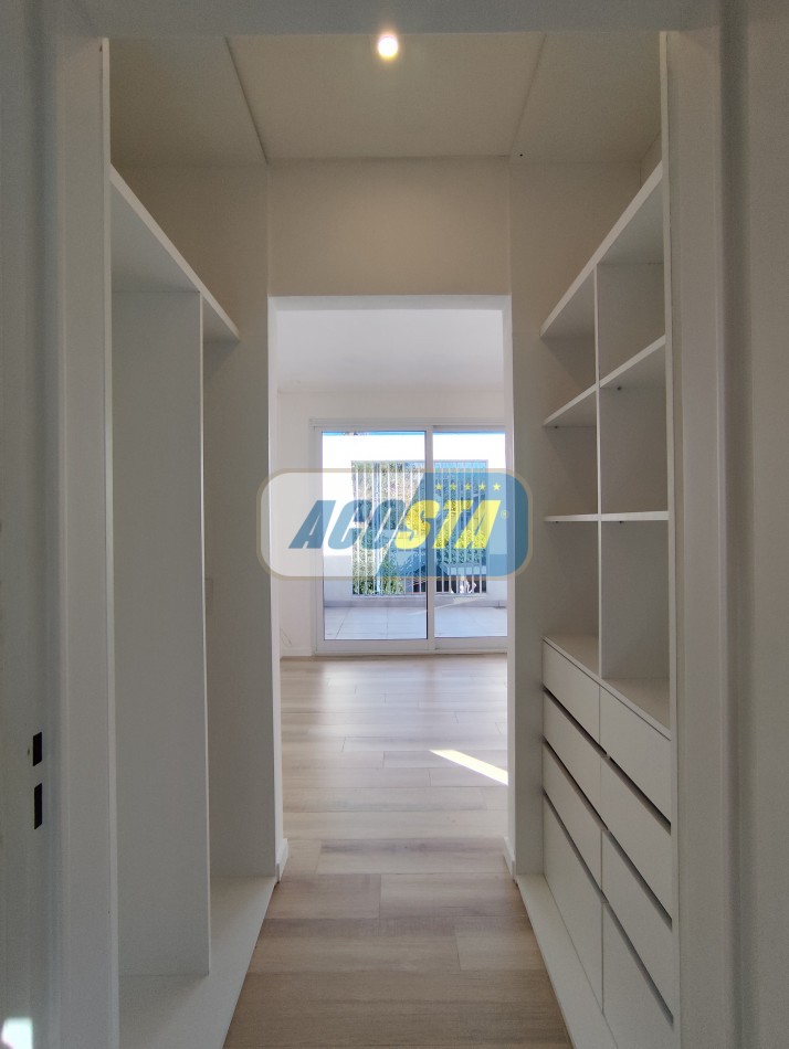 CASA 5 AMBIENTES A ESTRENAR CON JARDIN Y PISCINA, BARRIO NAON, UNICA!!
