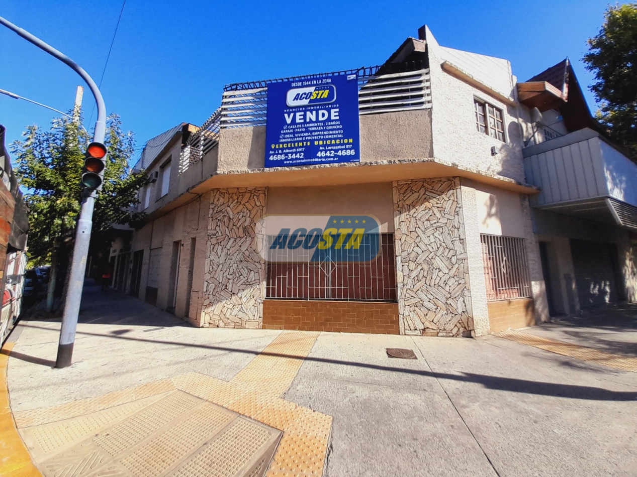 NUEVO PRECIO!!! CASA EN BARRIO NAON DE 5 AMB. SOBRE AV. E. CASTRO 