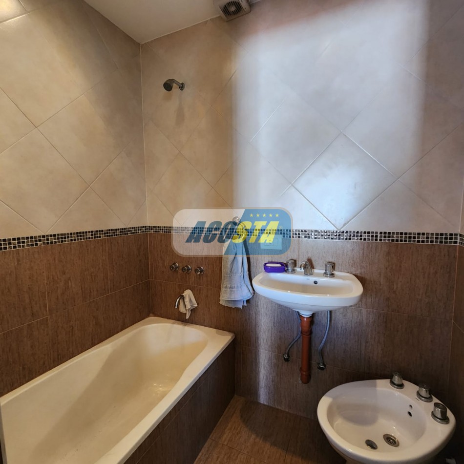 TIPO CASA AL FRENTE 