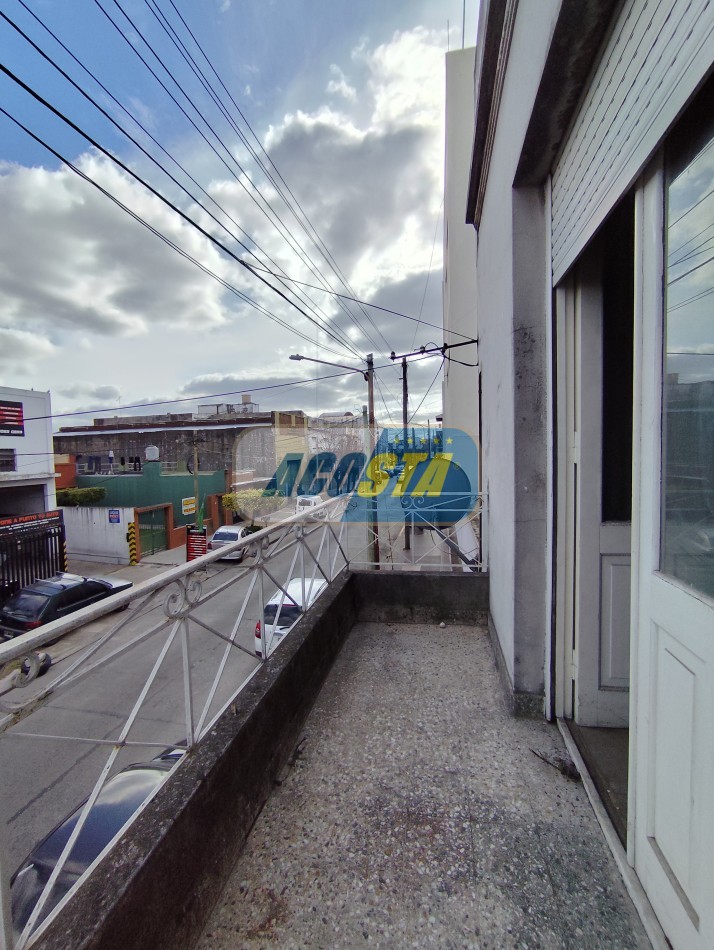 DEPARTAMENTO 2 AMBIENTES CON TZA PROPIA,  A MTS. AV. PCIAS UNIDAS, OPORTUNIDAD!