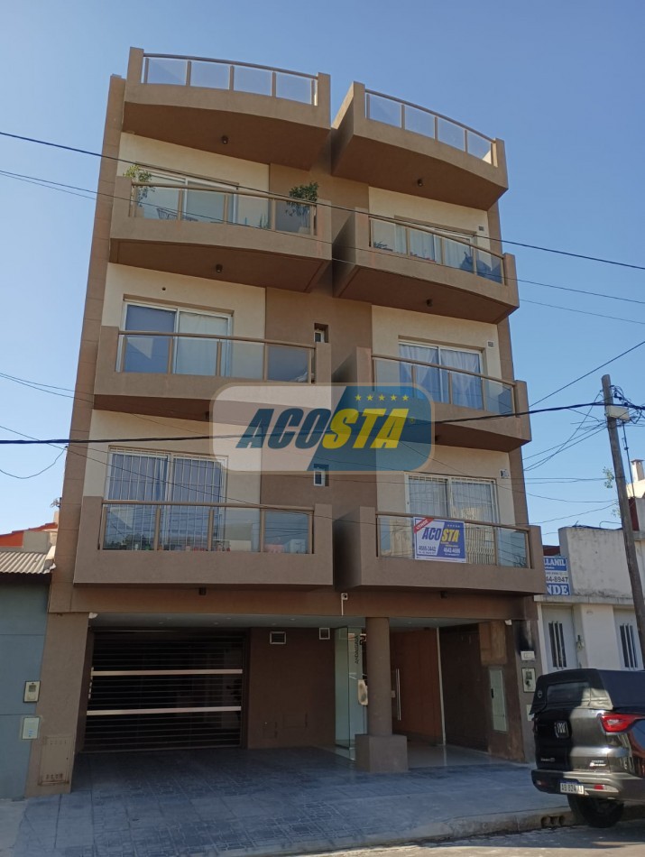 DEPARTAMENTO 2 AMBIENTES  CON COCHERA EN EXCELENTE ESTADO