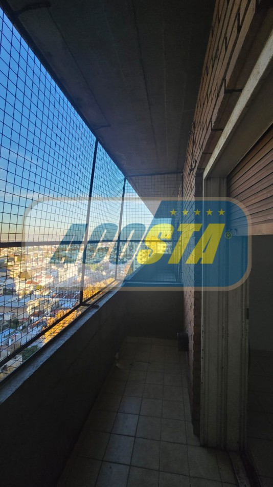 DEPARTAMENTO DE 3 AMBIENTES CON BALCON Y COCHERA