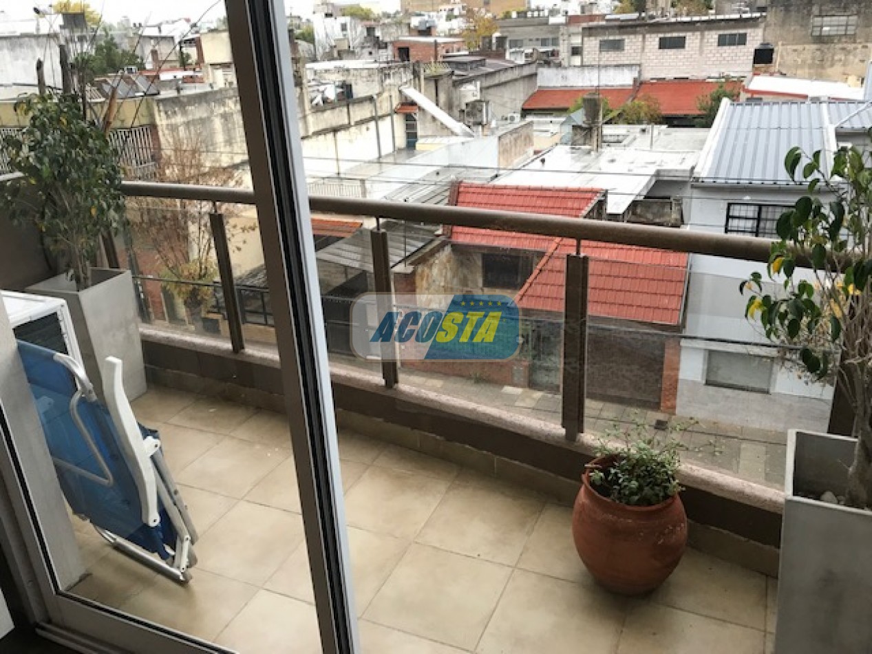 DEPARTAMENTO 2 AMBIENTES  CON COCHERA EN EXCELENTE ESTADO