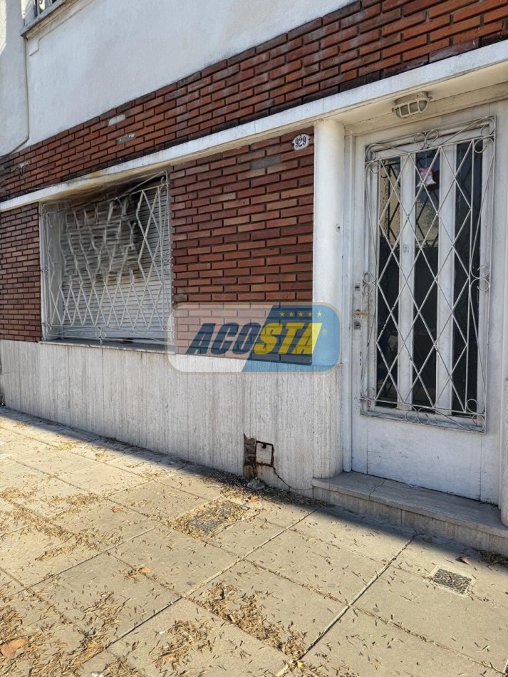 TIPO CASA DE 3 AMBIENTES PLANTA BAJA AL FRENTE