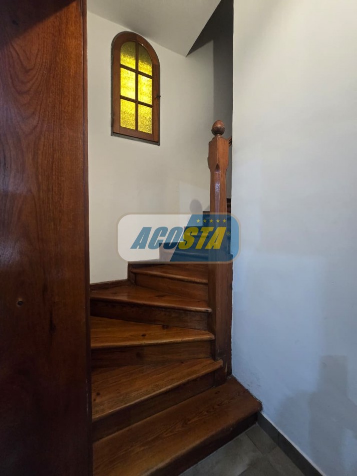 EXCELENTE CASA DE 4 AMBIENTES EX-MUNICIPAL