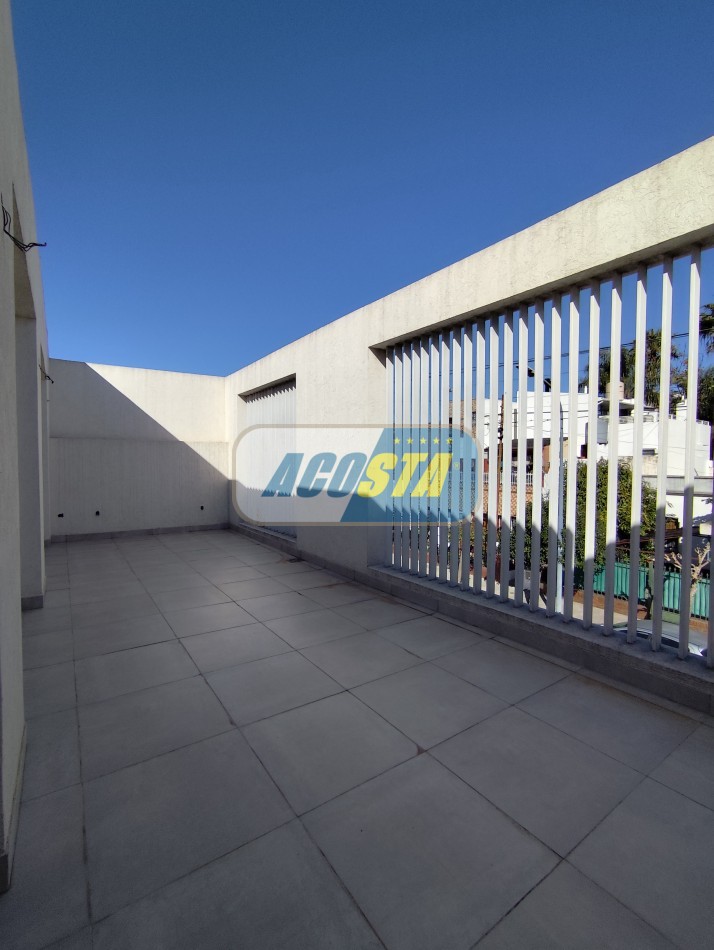 CASA 5 AMBIENTES A ESTRENAR CON JARDIN Y PISCINA, BARRIO NAON, UNICA!!