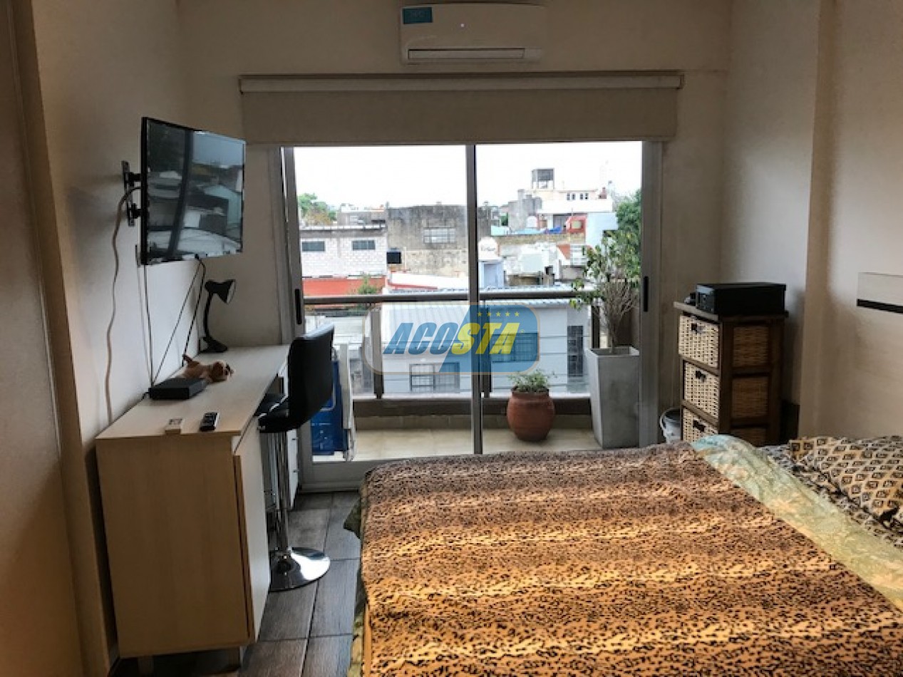 DEPARTAMENTO 2 AMBIENTES  CON COCHERA EN EXCELENTE ESTADO