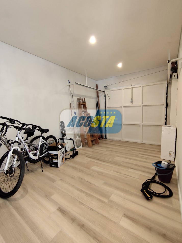 CASA 5 AMBIENTES A ESTRENAR CON JARDIN Y PISCINA, BARRIO NAON, UNICA!!