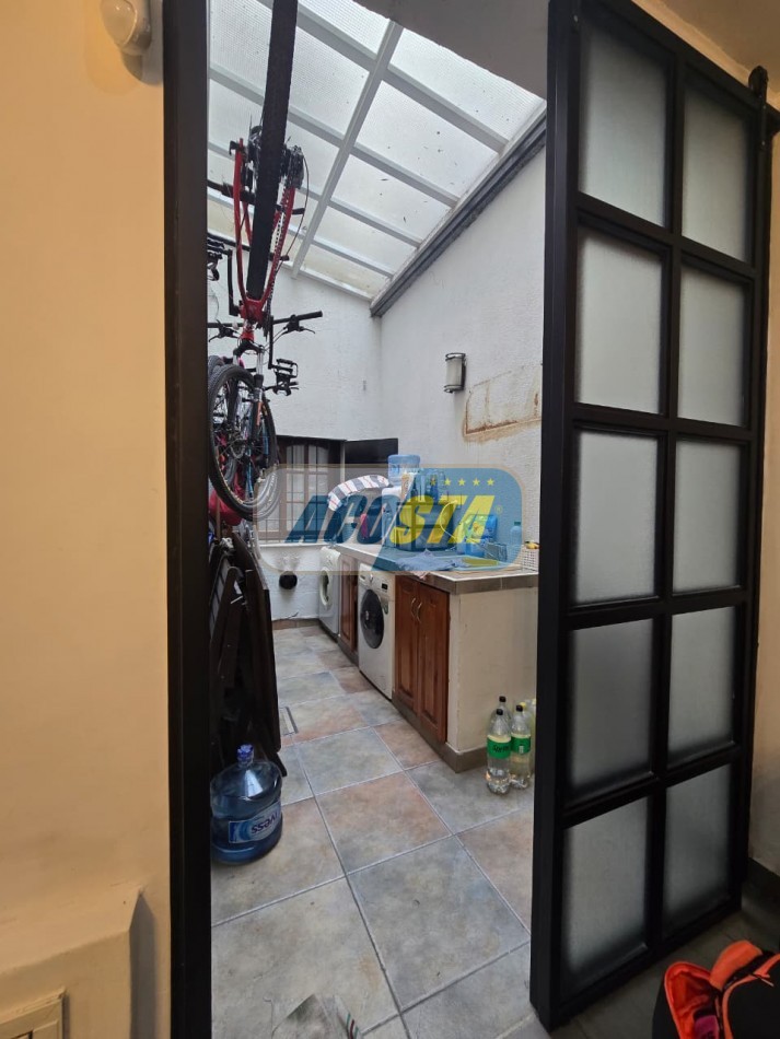 EXCELENTE CASA DE 4 AMBIENTES EX-MUNICIPAL