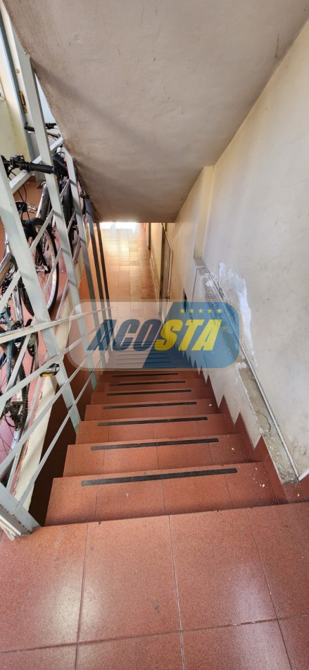 DEPARTAMENTO 2 AMBIENTES, A MTS DE AV. RIVADAVIA, OPORTUNIDAD!