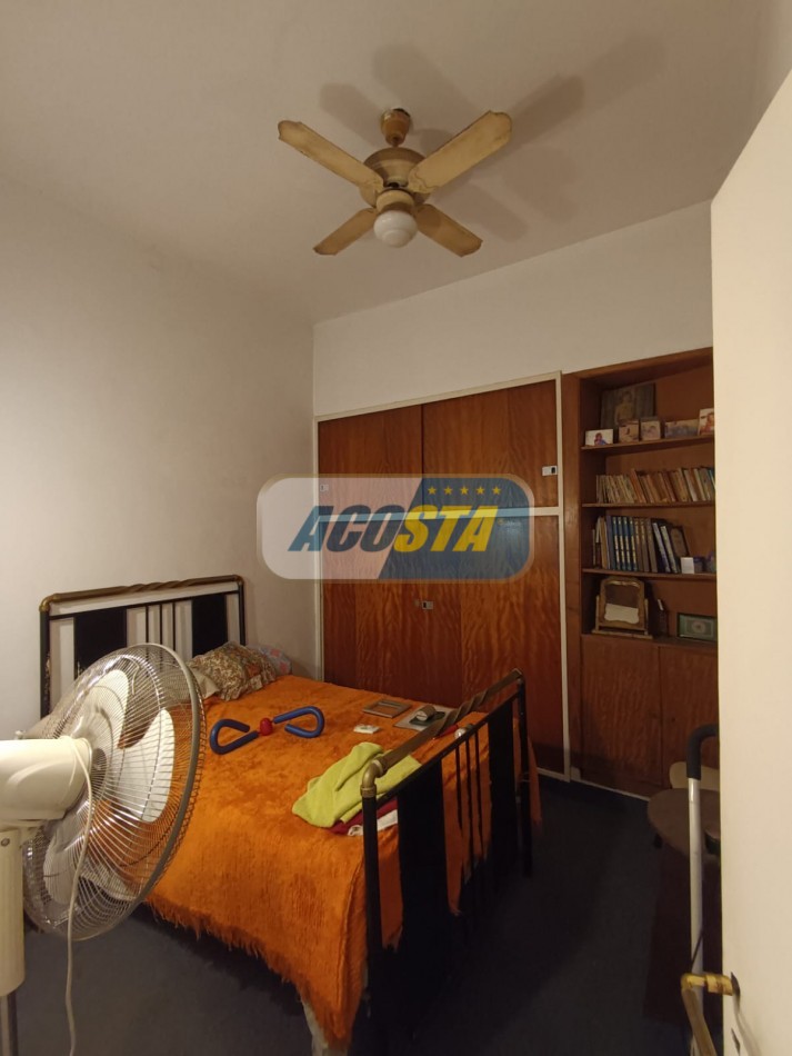 NUEVO PRECIO!!! CASA EN BARRIO NAON DE 5 AMB. SOBRE AV. E. CASTRO 