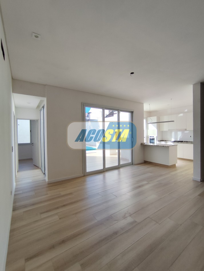 CASA 5 AMBIENTES A ESTRENAR CON JARDIN Y PISCINA, BARRIO NAON, UNICA!!