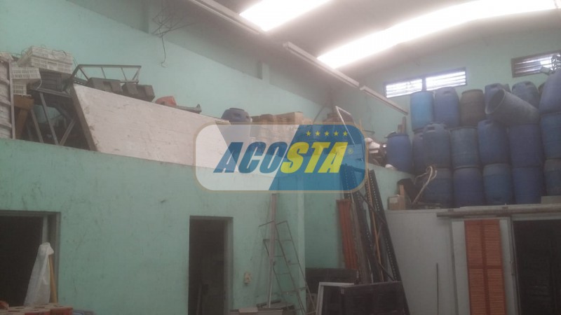 GALPON CON VIVIENDA DE 3 AMBIENTES CON SALIDA A DOS CALLES