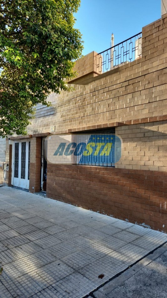 LOTE EN VENTA EN MATADEROS DE 8,66 X 14, CON CASA DE 3 AMB PARA DEMOLER