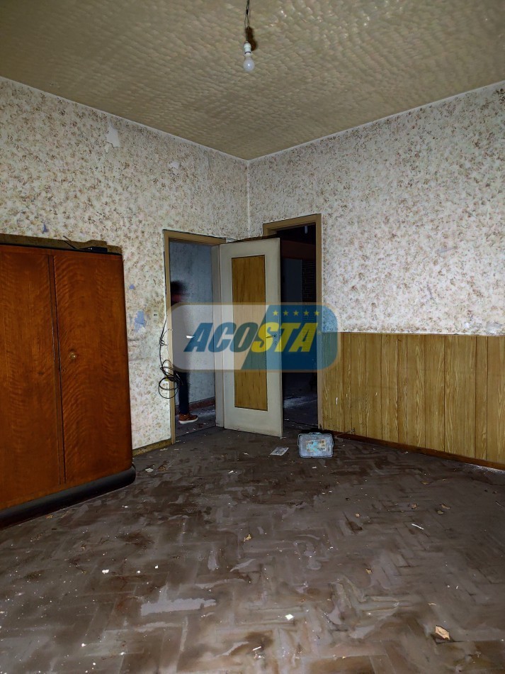 LOTE EN VENTA EN MATADEROS DE 8,66 X 14, CON CASA DE 3 AMB PARA DEMOLER