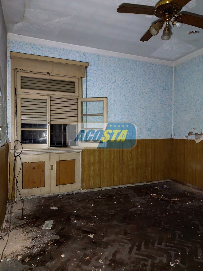 LOTE EN VENTA EN MATADEROS DE 8,66 X 14, CON CASA DE 3 AMB PARA DEMOLER