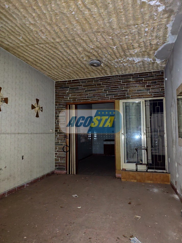 LOTE EN VENTA EN MATADEROS DE 8,66 X 14, CON CASA DE 3 AMB PARA DEMOLER