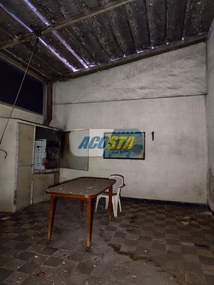 LOTE EN VENTA EN MATADEROS DE 8,66 X 14, CON CASA DE 3 AMB PARA DEMOLER